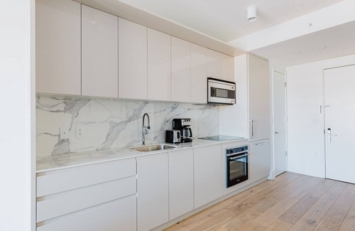 Downtown Jersey City Apartment | Blueground | Jersey City, EV charging, nr park