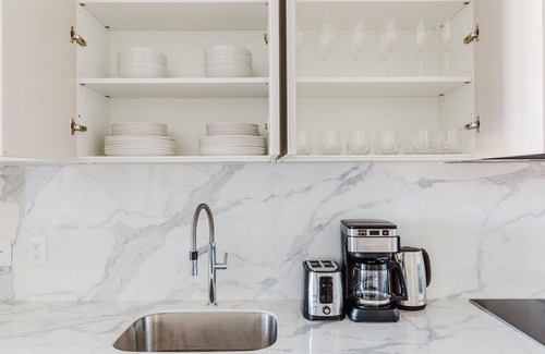 Downtown Jersey City Apartment | Blueground | Jersey City, EV charging, nr park
