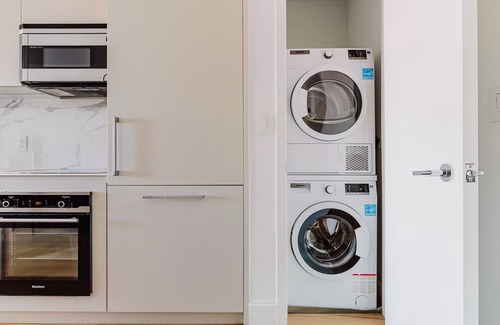 Downtown Jersey City Apartment | Blueground | Jersey City, EV charging, nr park