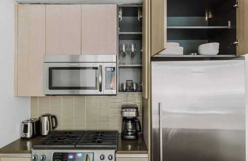 Powerhouse Arts District Apartment | Blueground | Jersey City, EV charging, nr park