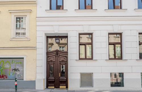 Josefstadt Apartment | Blueground | Josefstadt, view, nr Rathaus