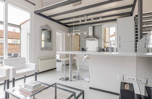 Barrio de La Latina Apartment | Blueground | La Latina, AC & w/d, nr Retiro