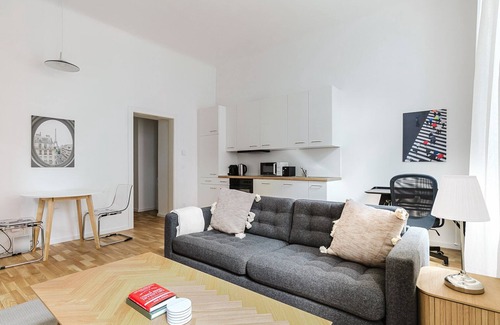 Erdberg Apartment | Blueground | Landstraße, w/d, fully furnished