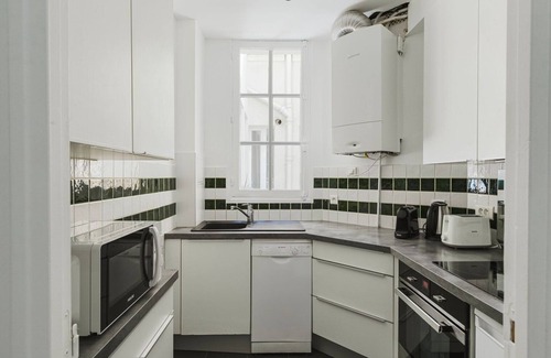 Paris City Center Apartment | Blueground | Le Marais-St-Paul, nr museum & shops