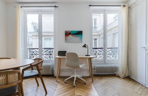 Paris City Center Apartment | Blueground | Le Marais-St-Paul, nr museum & shops