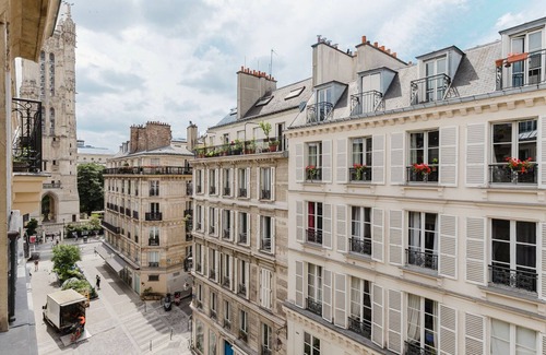 Paris City Center Apartment | Blueground | Le Marais-St-Paul, nr museum & shops