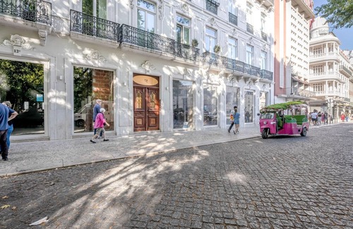 Sao Jose Apartment | Blueground | Liberdade, pool & spa