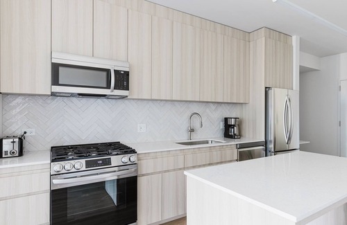 Illinois Medical District Apartment | Blueground | Medical District 1bd apartment