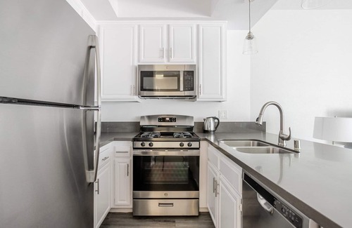 Beverly Grove Apartment | Blueground | Melrose, fireplace, nr Griffith Park