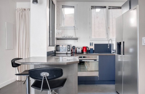 Quartier Sainte-Avoye Apartment | Blueground | Montorgueil, balcony, nr Les Halles