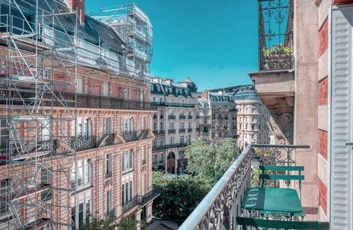 Quartier Sainte-Avoye Apartment | Blueground | Montorgueil, balcony, nr Les Halles