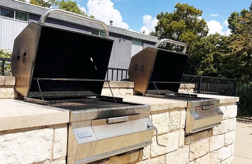 Cherrywood Apartment | Blueground | Mueller 2bd, BBQ, Pool, AC, nr Downtown