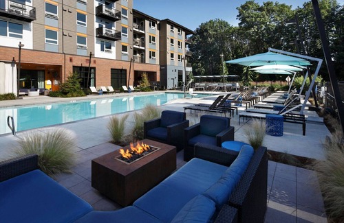 Newcastle Apartment | Blueground | Newcastle, gym, nr parks