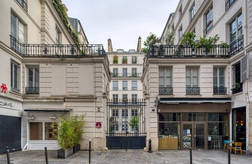 2nd Arrondissement Apartment | Blueground | Notre Dame de Lorette, nr opera