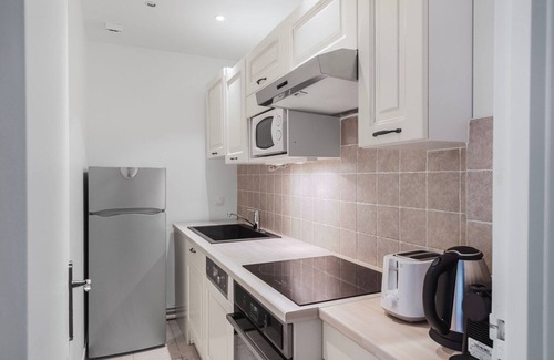 Notre-Dame-des-Champs Apartment | Blueground | Notre-Dame-des-Champs, furnished