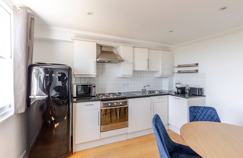 Notting Hill Apartment | Blueground | Notting Hill, balcony, nr Kensington Gardens
