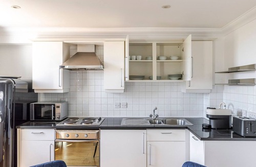 Notting Hill Apartment | Blueground | Notting Hill, balcony, nr Kensington Gardens