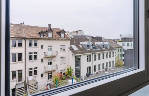 Old Town Apartment | Blueground | Oberstrass, rooftop, kitchen