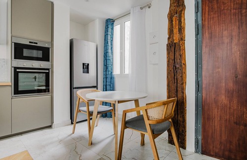 Notre Dame Apartment | Blueground | Odéon, washer, nr Notre-Dame