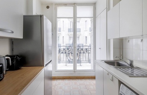 Passy Apartment | Blueground | Passy, balcony & elevator, nr Seine