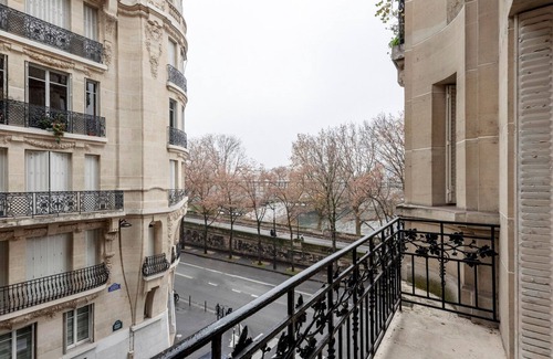 Passy Apartment | Blueground | Passy, balcony & elevator, nr Seine