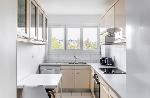 17th Arrondissement Apartment | Blueground | Pereire, concierge, nr Ternes