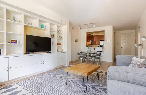 Playa Vista Apartment | Blueground | Playa Vista, pool & AC, nr beach