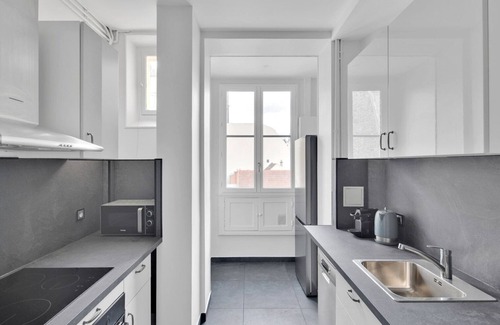 Neuilly-sur-Seine Apartment | Blueground | Pont de Neuilly, nr shops & dining