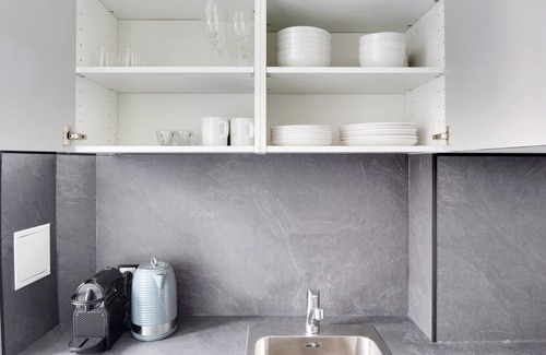 Neuilly-sur-Seine Apartment | Blueground | Pont de Neuilly, nr shops & dining