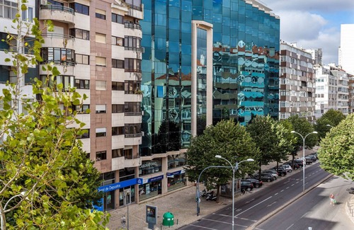 Sao Domingos de Benfica Apartment | Blueground | Praça de Espanha, furnished