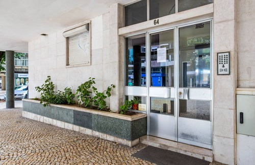 Sao Domingos de Benfica Apartment | Blueground | Praça de Espanha, furnished