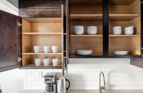 Rush and Division Apartment | Blueground | River North, pool & AC, nr Mile