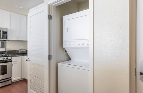 Santa Clara Apartment | Blueground | Rivermark, pool, nr Central Park