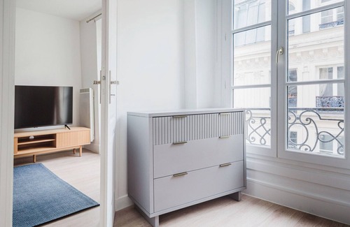 Paris City Center Apartment | Blueground | Saint Germain des Pres, near garden