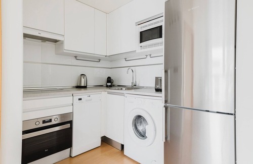 Hortaleza Apartment | Blueground | Sanchinarro, pool & gym, nr green