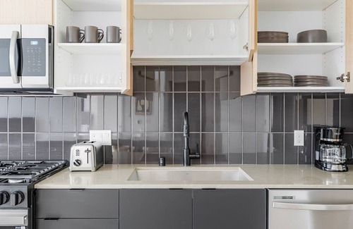 Newhall Apartment | Blueground | Santa Clara, pool, nr Central Park