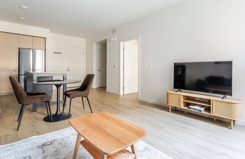 Newhall Apartment | Blueground | Santa Clara, pool, nr Central Park