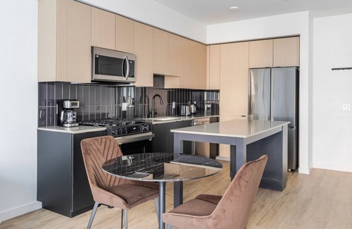 Newhall Apartment | Blueground | Santa Clara, pool, nr Central Park