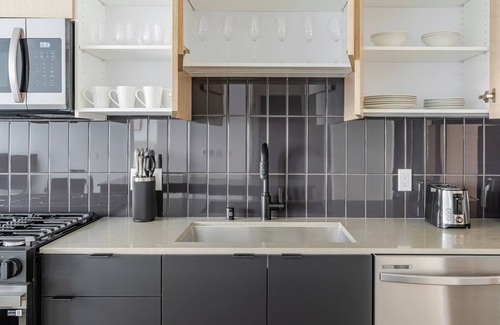 Newhall Apartment | Blueground | Santa Clara, pool, nr Central Park