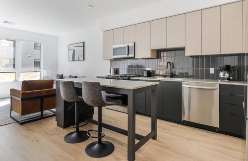 Newhall Apartment | Blueground | Santa Clara, pool, nr Central Park