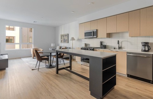 Newhall Apartment | Blueground | Santa Clara, pool, nr Central Park