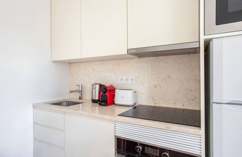 Sao Jose Apartment | Blueground | Santo António, furnished w/kitchen