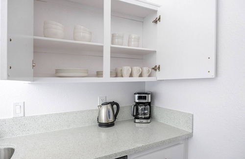 Sherman Oaks Apartment | Blueground | Sherman Oaks, view, nr Griffith Park