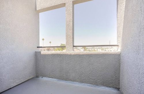 Sherman Oaks Apartment | Blueground | Sherman Oaks, view, nr Griffith Park