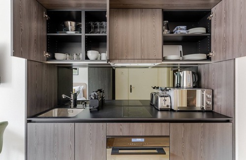 Sihlfeld Apartment | Blueground | Sihlfeld, elevator, w/d, nr museums