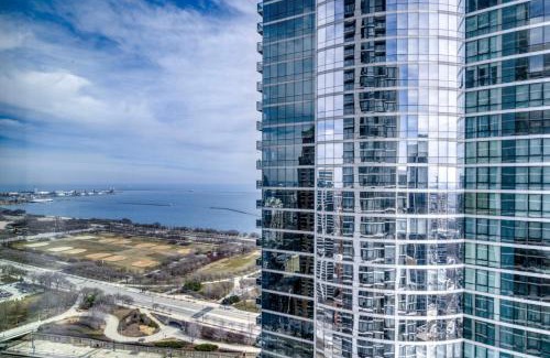 South Loop Apartment | Blueground South Loop pool golf sim nr museum CHI-1047