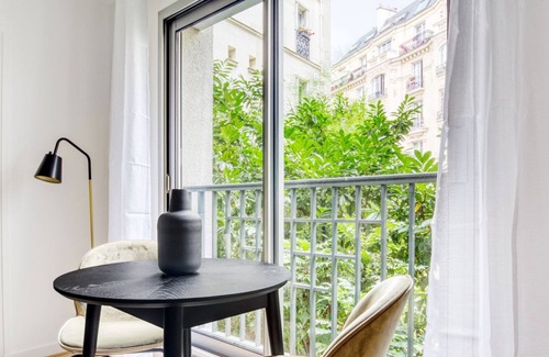 Passy Apartment | Blueground | Trocadero, intercom, nr Passy Plaza