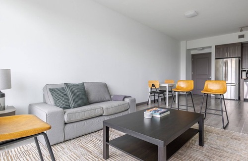 Northeast Miami Apartment | Blueground | Upper East Side, pool, nr Baywood Park