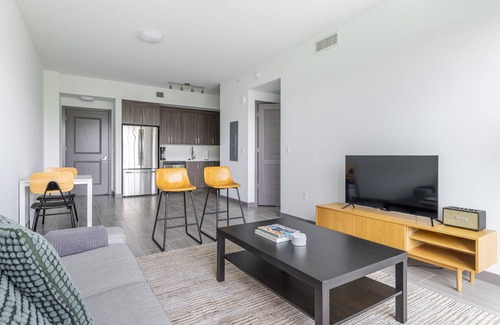 Northeast Miami Apartment | Blueground | Upper East Side, pool, nr Baywood Park