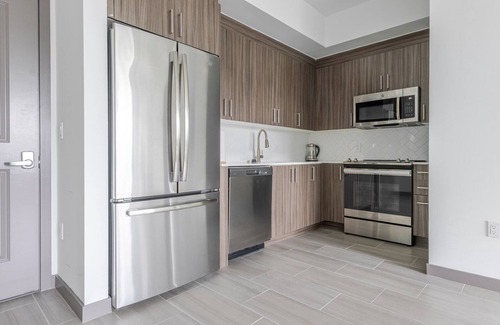 Northeast Miami Apartment | Blueground | Upper East Side, pool, nr Baywood Park